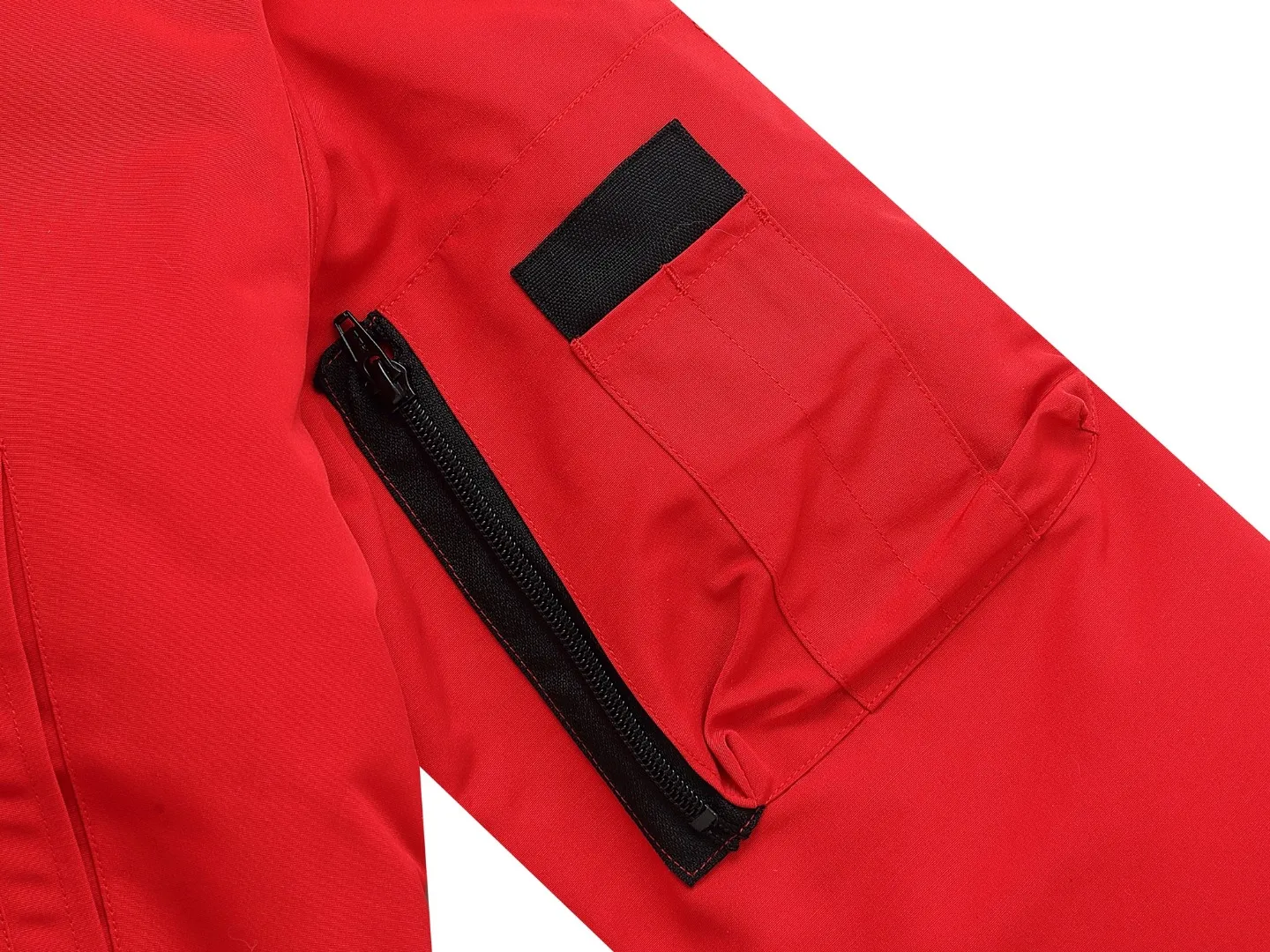 ：Black White Blue Royal Blue Red Green sizi： Canada Goose 01 ： ！ ， ！ ！ ！ CANADA GOOSE Chilliwack 01 ， ， 90 ， 。 Authentic ， 1:1 。 ， 2 ， ， 12 ， ， YKK ， ， 。 、 18 、 ，nfc 、 ， 。 、 ， 、 10 YKK ， ykk 。 、 12 ， 。 、 logo， ， Authentic。 、 ， ， ， ， 。 ，